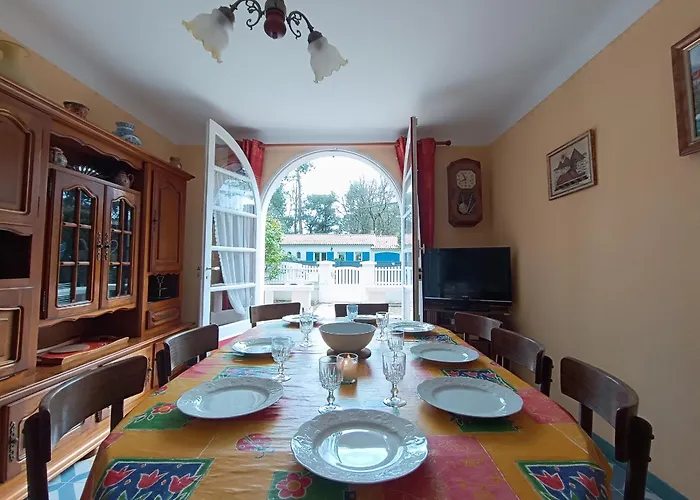 Maison Traditionnelle A Brevin, 850m Plage, Lumineux Sejour, Jardin, 4 Ch., Garage, Animaux Ok - Fr-1-364-66 *